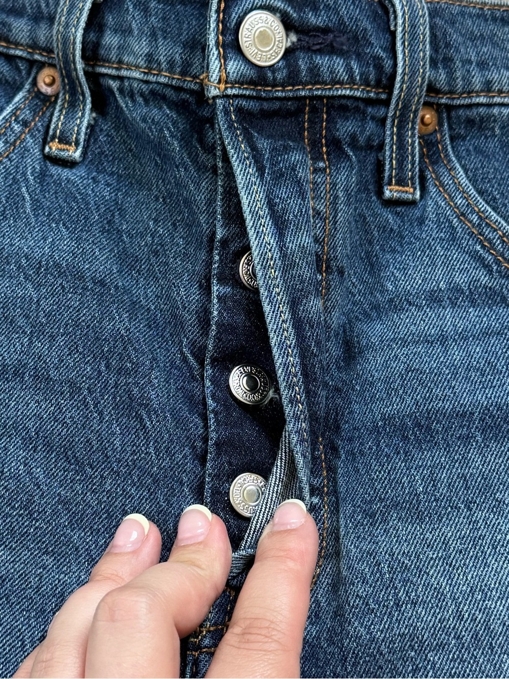 Levi’s Original Fit High Rise 99% Cotton Dark Wash Denim Shorts with Button Fly - Picture 3 of 6
